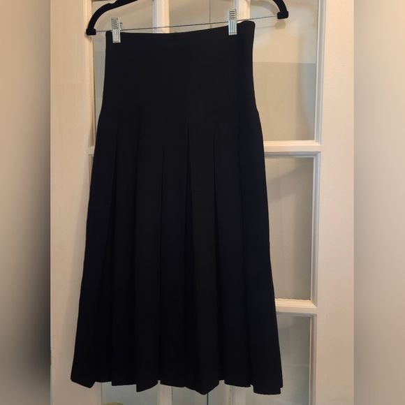 Aleeza Chic Black Midi Wonder Skirt With Pleats - Picture 6 of 8